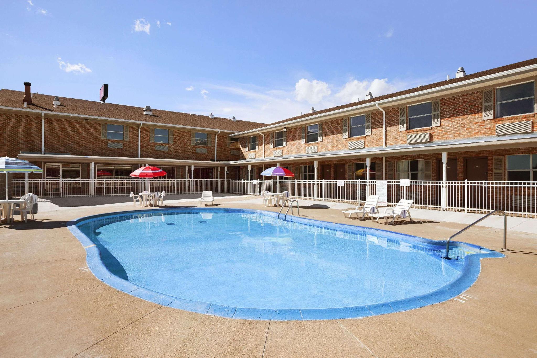 Ramada By Wyndham Sioux City Exterior photo